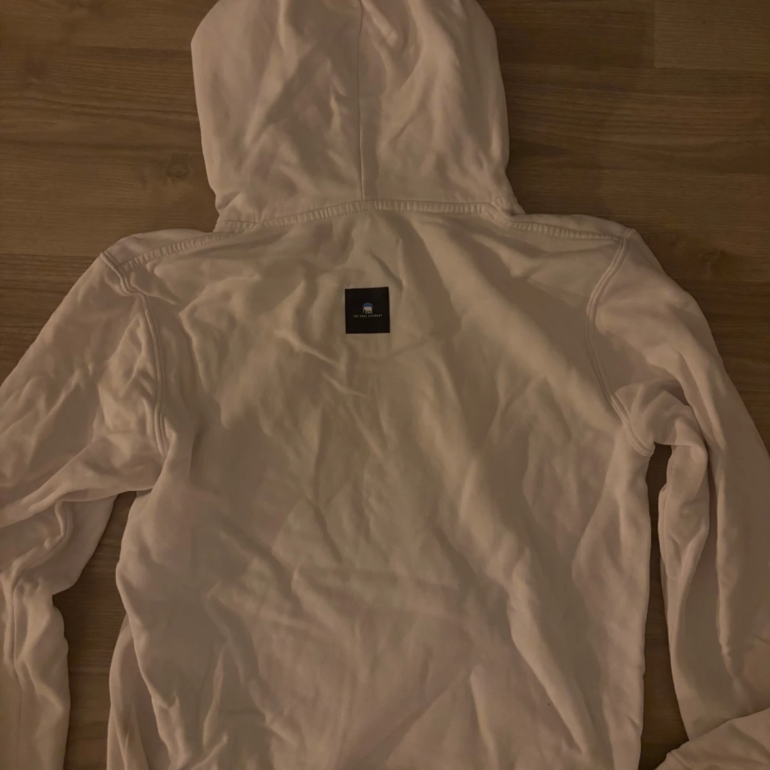 Vit hoodie med konsttryck - 1