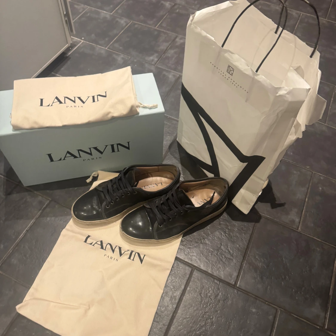 Svarta sneakers från Lanvin i skinn och mocka