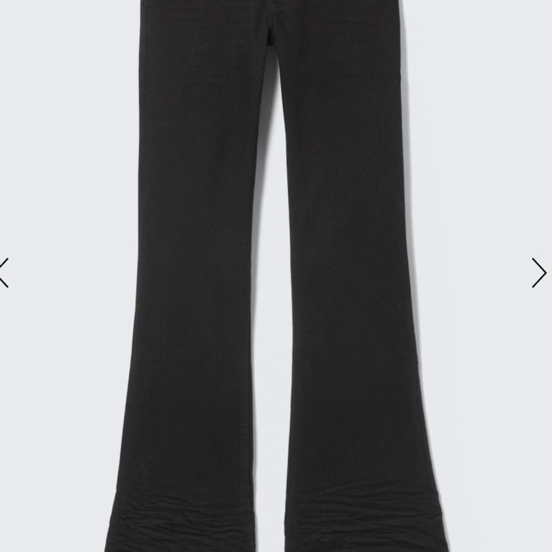 Svarta low waist bootcut byxor från Weekday(cheap monday)