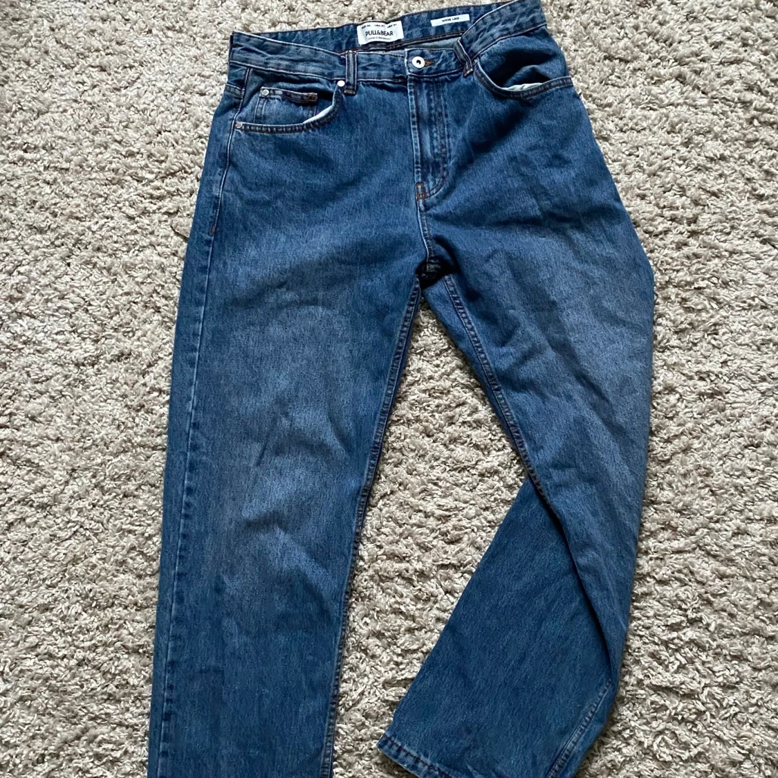 Blå wide leg jeans från Pull&Bear
