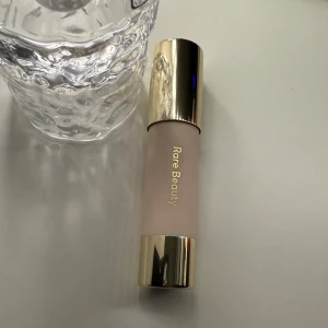 Rare Beauty Contour Stick - Halva kvar , i färgen happy sol 