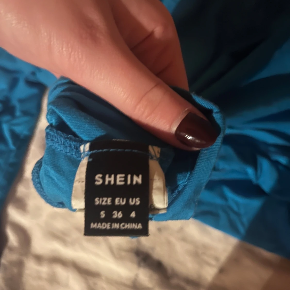 Blå croppad topp med öppen rygg SHEIN - 1