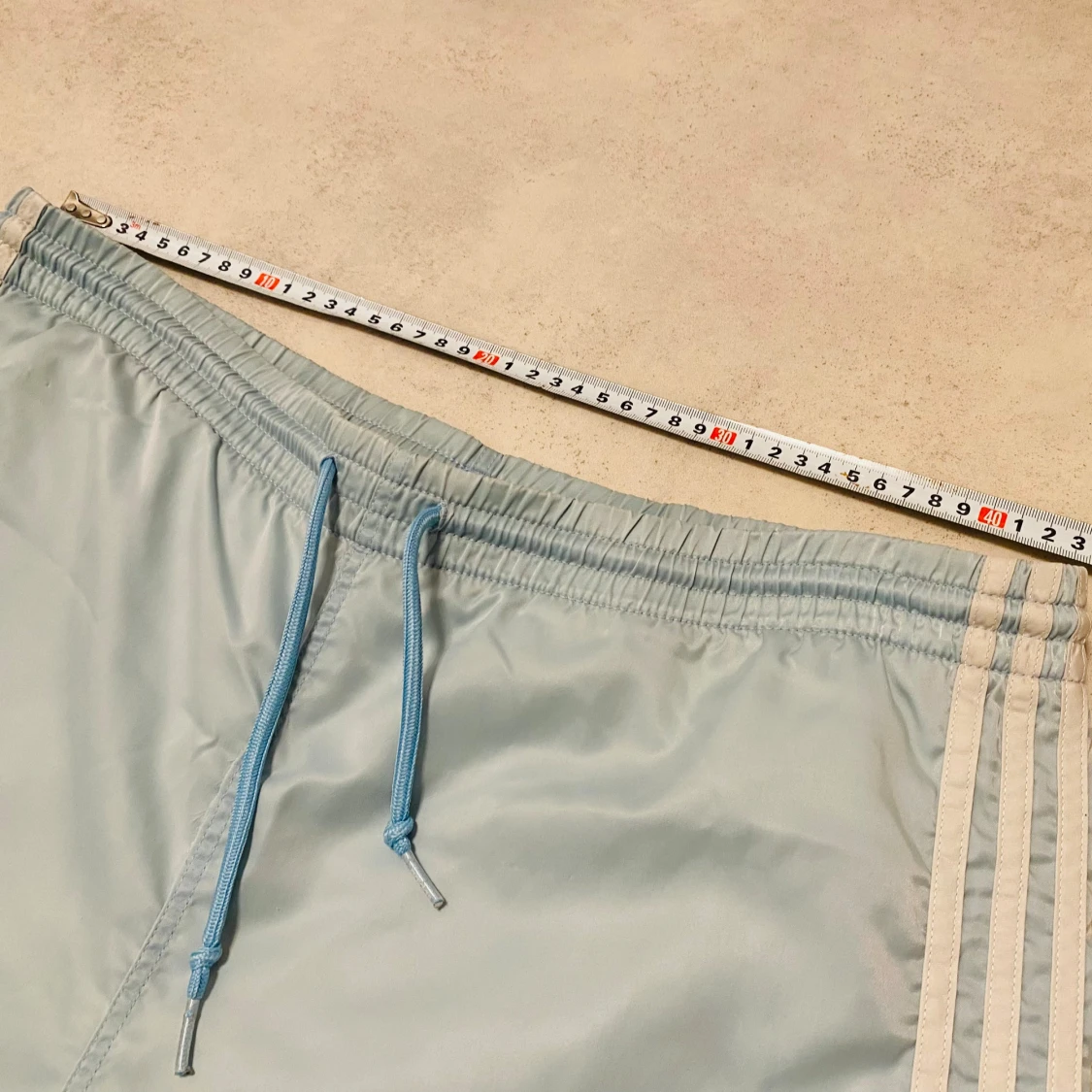 Retro Ljusblå Adidas shorts med snörning - 3