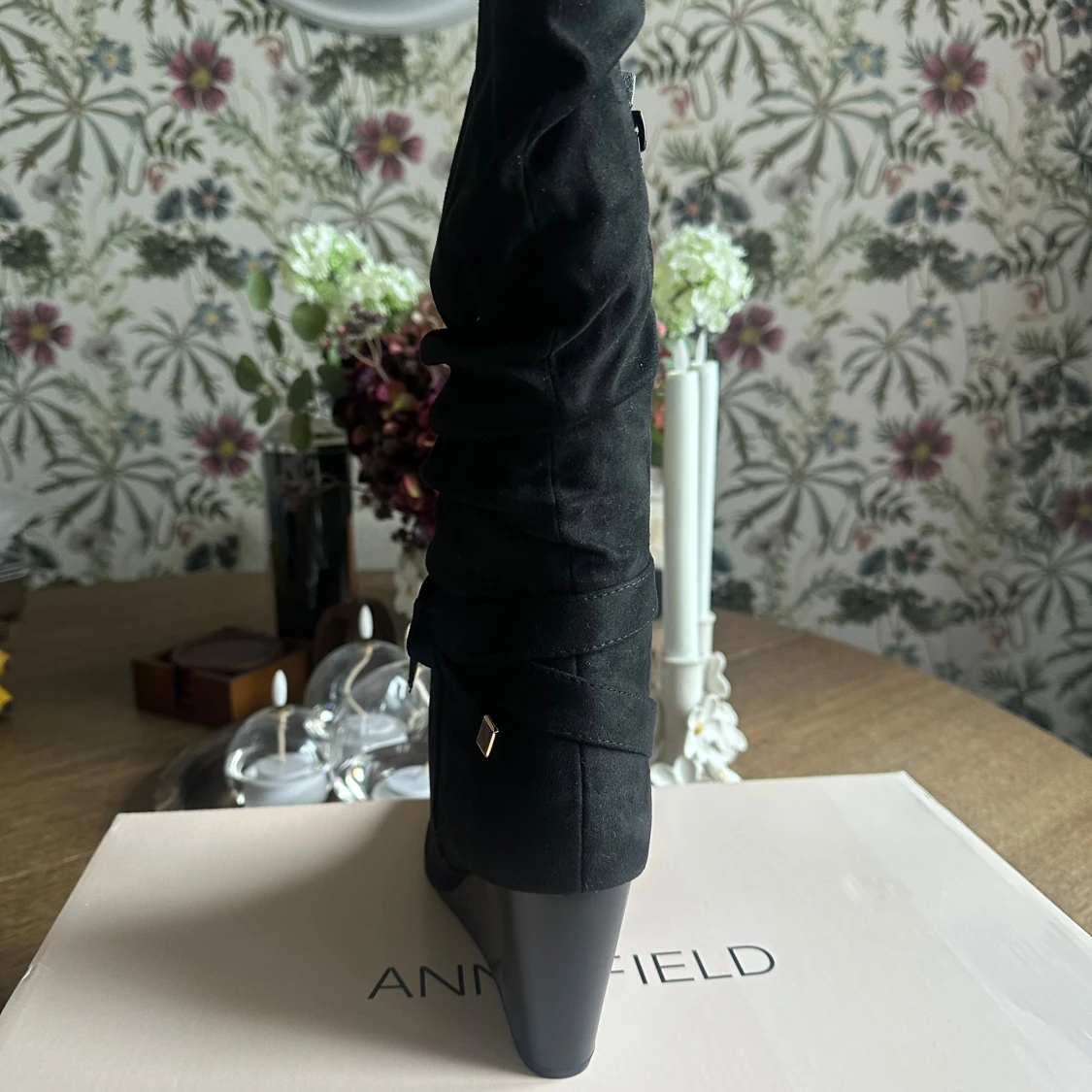 Svarta stövletter med kilklack från Anna Field - 2