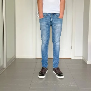 Dondup George Jeans  - Säljer nu dessa snygga Dondup George jeans, skriv för fler bilder/frågor🙌🏼