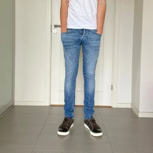 Dondup George Jeans  - Säljer nu dessa snygga Dondup George jeans, skriv för fler bilder/frågor🙌🏼