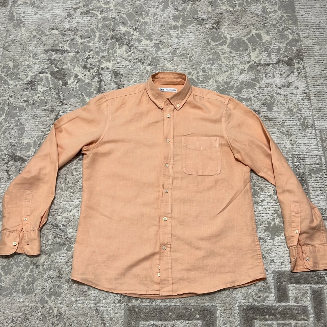 Persikofärgad linneskjorta från Zara