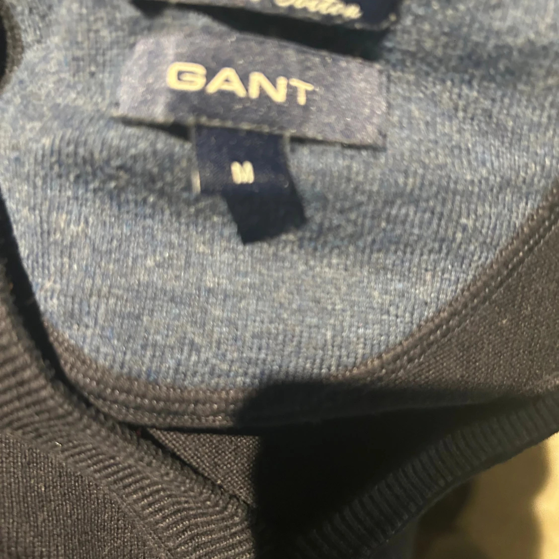 Svart tröja från GANT med armbågslappar - 2