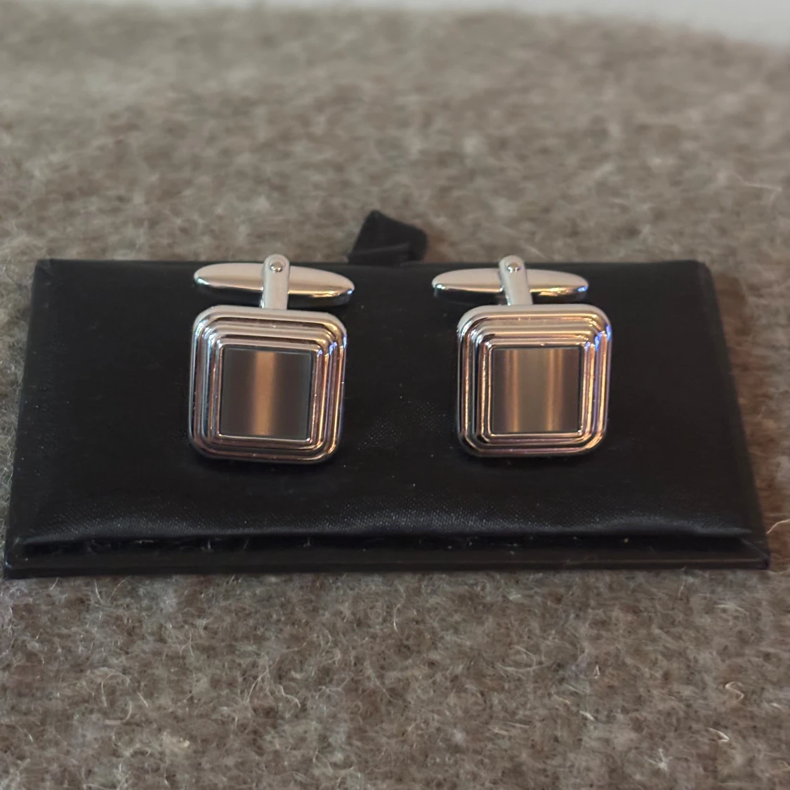 Silvriga manschettknappar från Dako