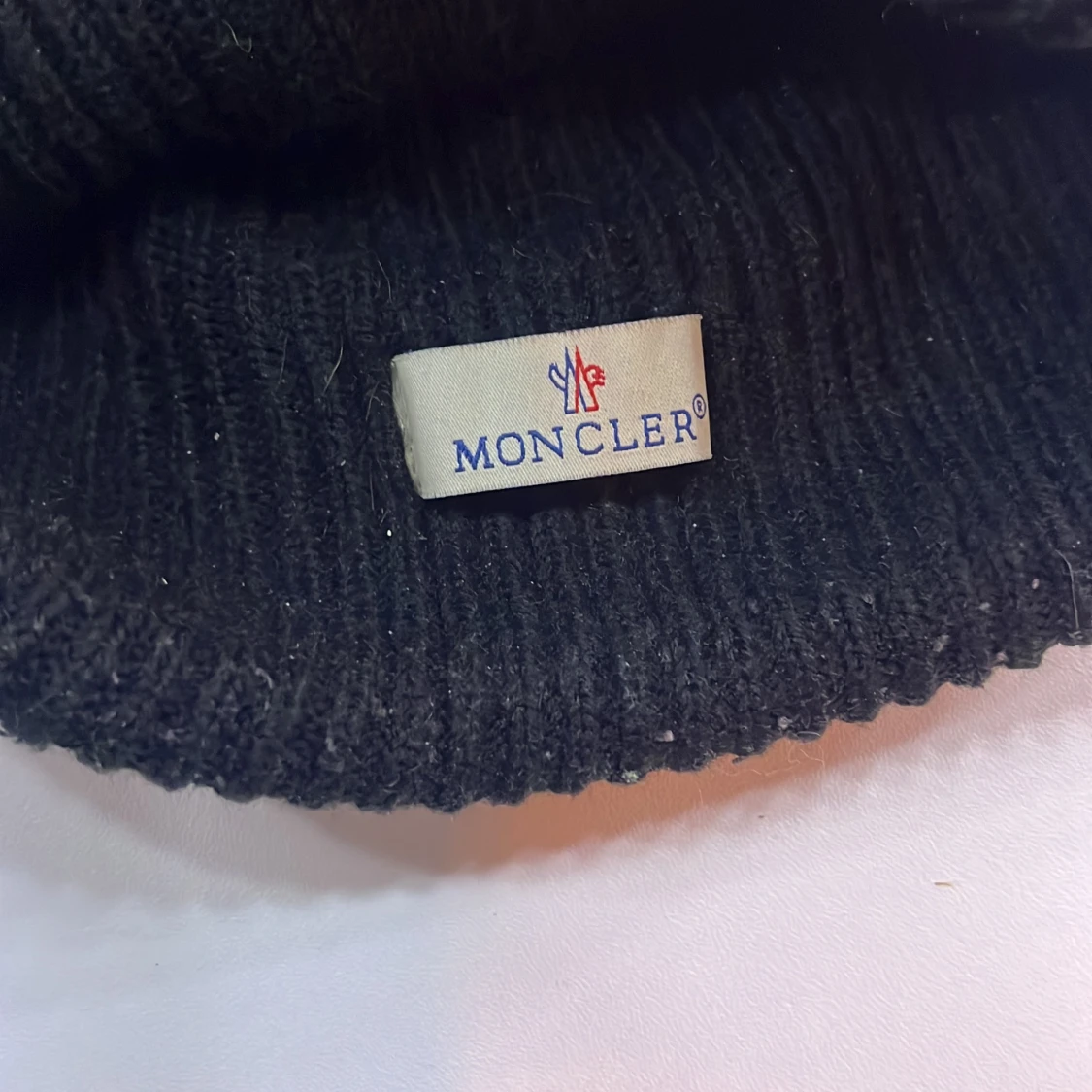 Svart moncler mössa - 1