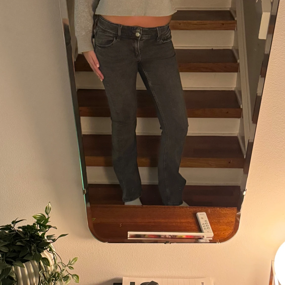 Mörkgrå bootcut jeans
