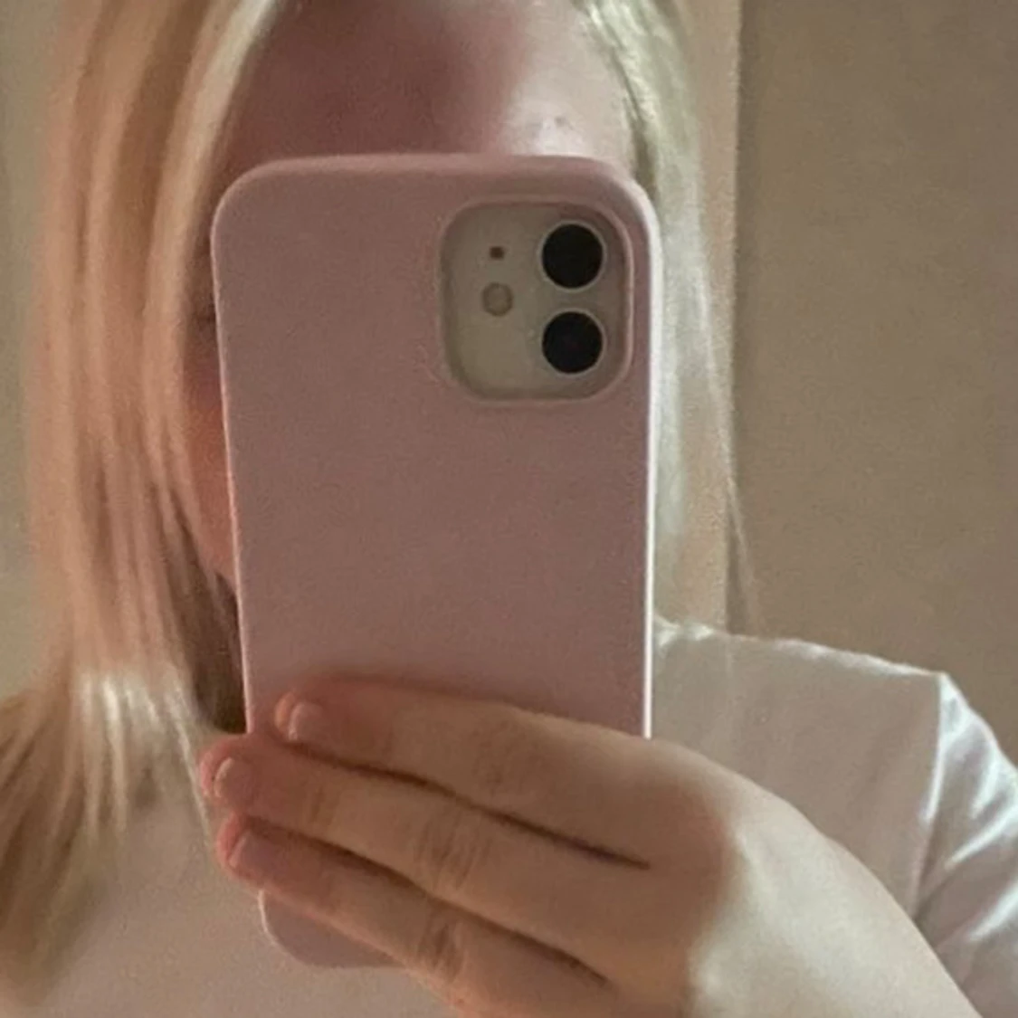 Ljus rosa mobilskal från holdit 