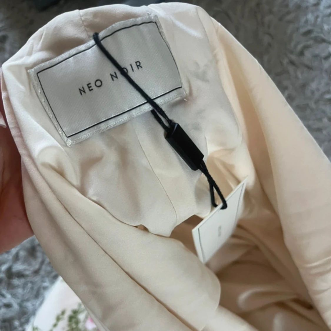 Blommig långklänning från Neo Noir - 3