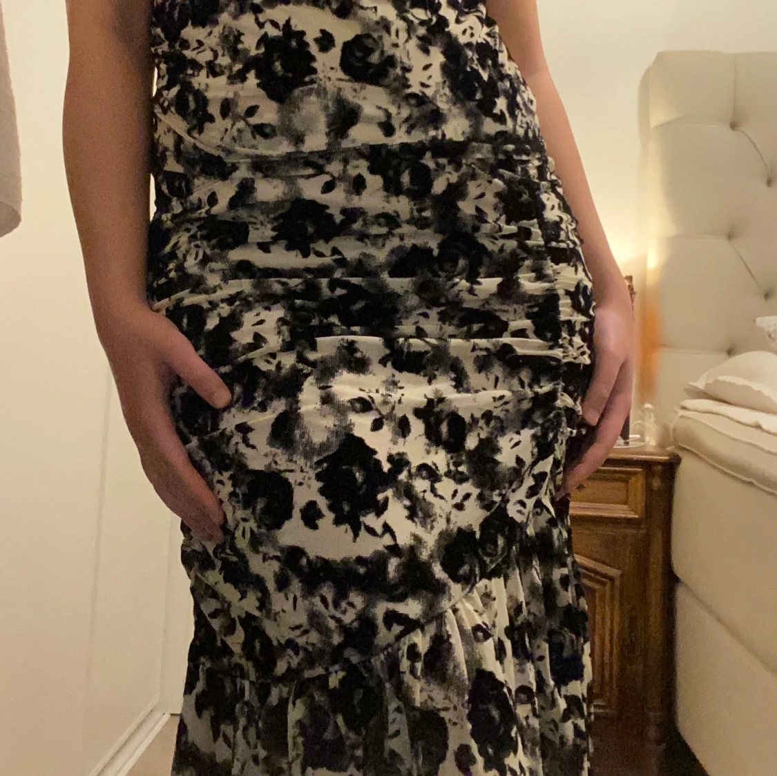 Långkjol med ros mönster i sammet  - 4