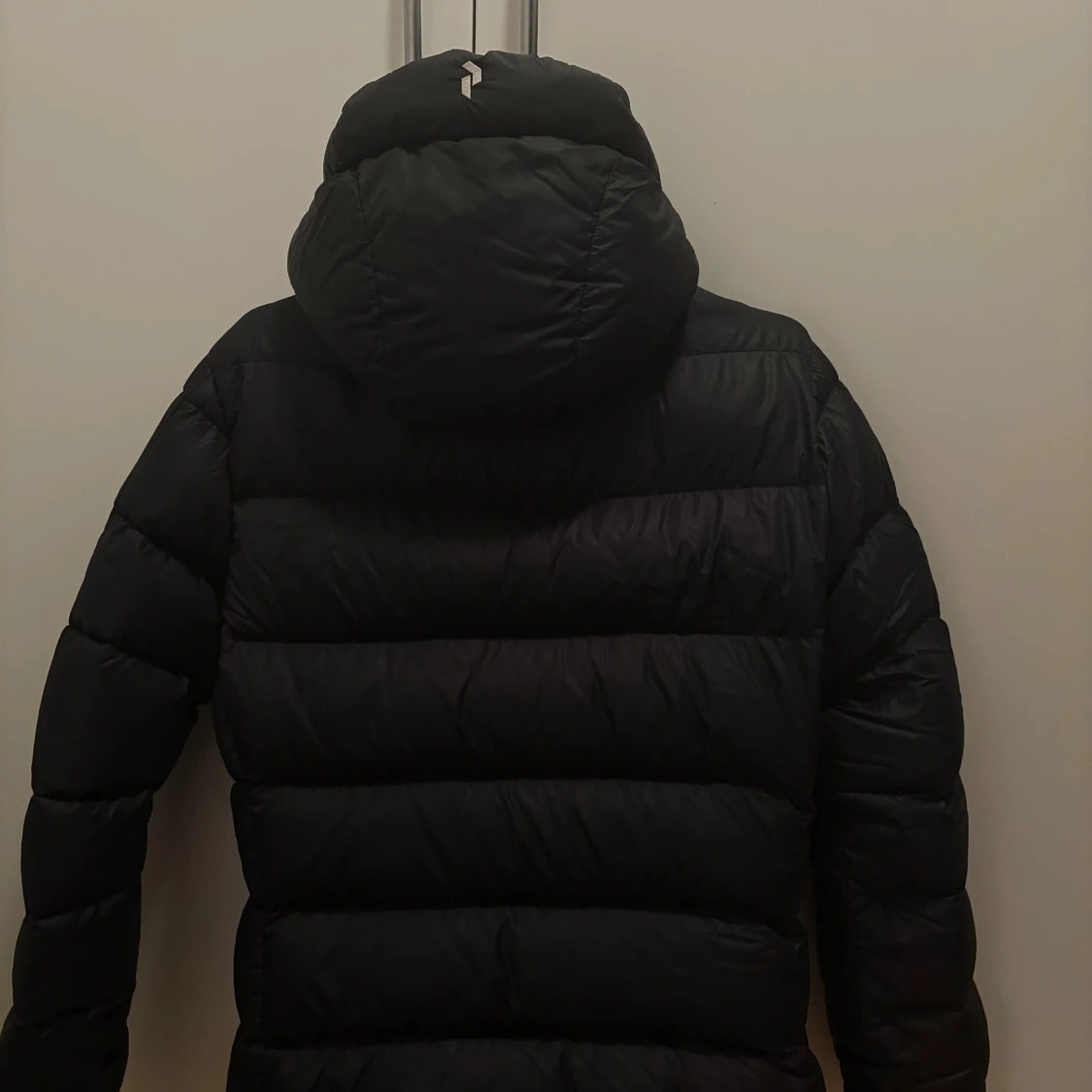 Svart dunjacka Peak Performance - 1