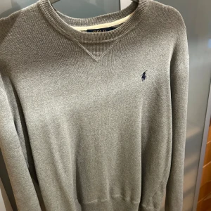 Polo Ralph lauren - Säljer denna tröja då den ej används mer, använd fåtal gånger och har inga märken eller defekter.