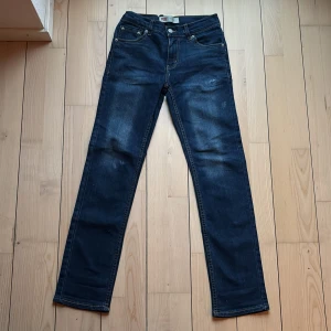 511 Slim Fit Jeans - Säljer dessa feta 511 slim fit jeans i storlek 12A