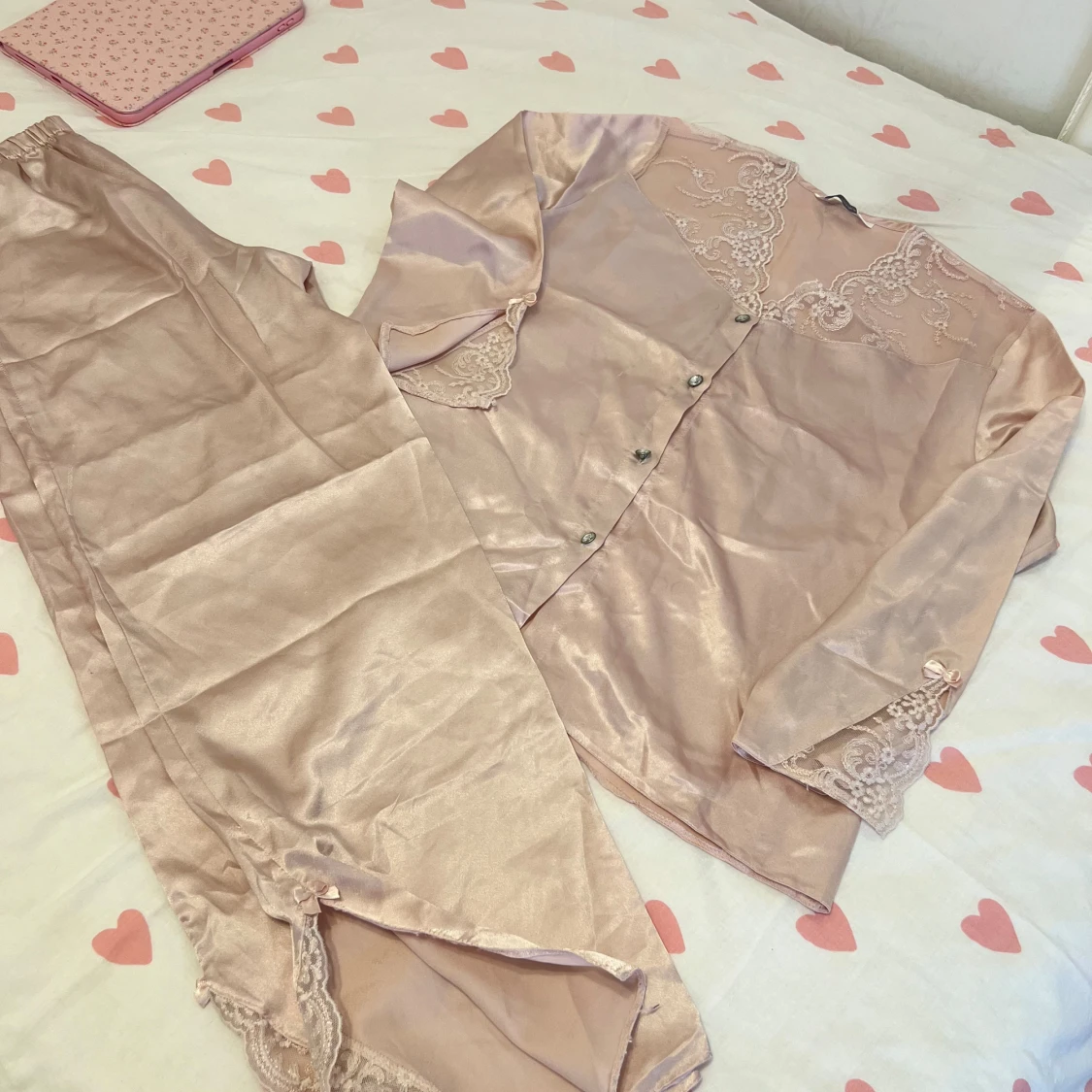 Lyxig satin rosa pyjamas