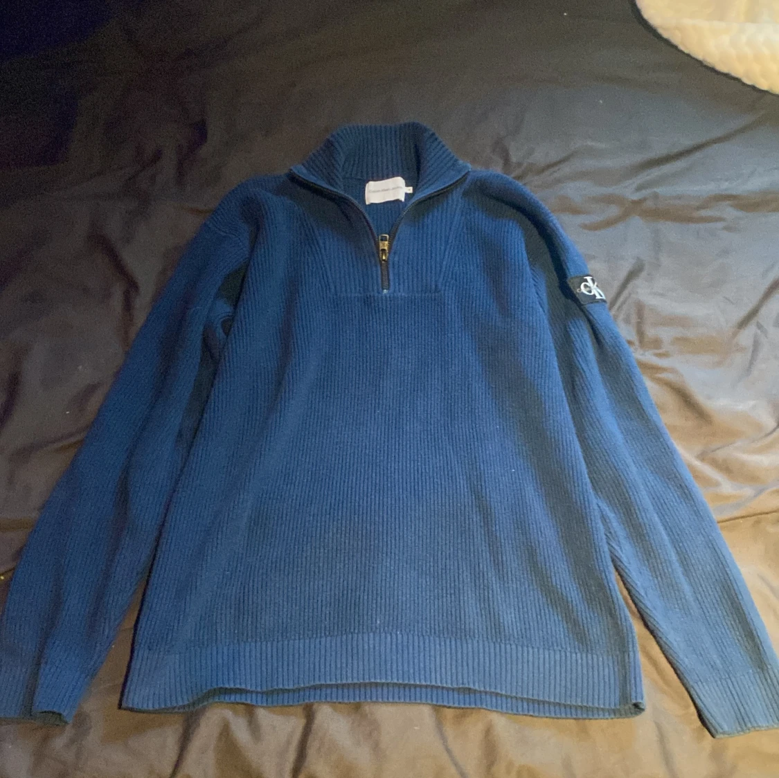 Blå stickad half zip från Calvin Klein - 1