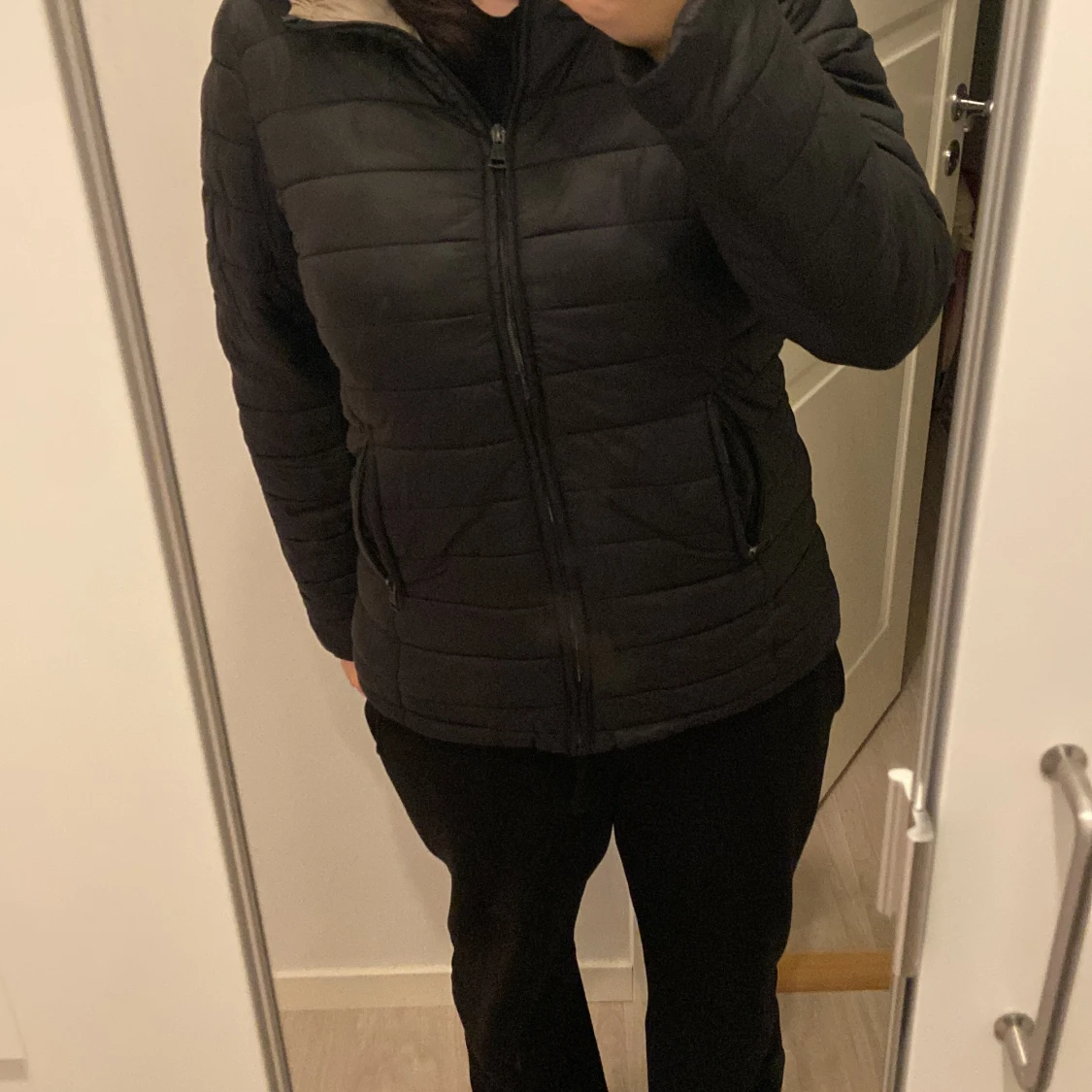 Svart pufferjacka från Marikoo - 3