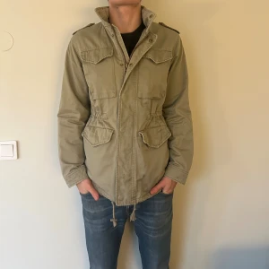 Field Jacket - Field Jacket i bra skick! Köp gärna!