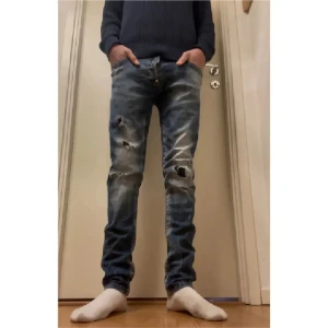 Disquared 2 jeans  - Äkta Blåa Disquared 2 jeans med slitningar. Kom dm för frågor🧐 pris kan diskuteras.