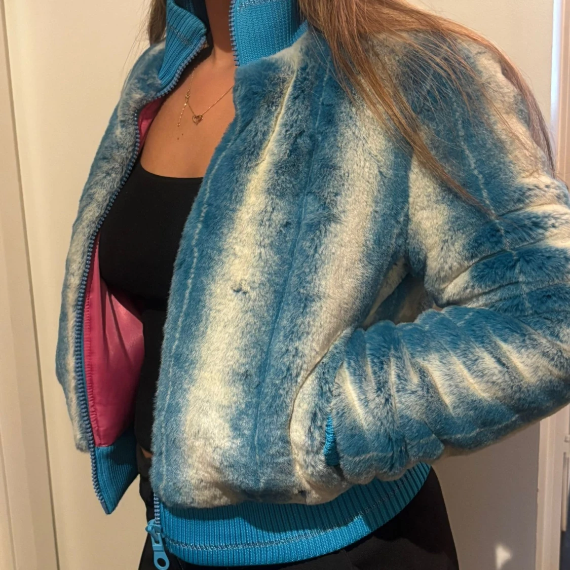 Blå-vit pälsjacka från Roxy