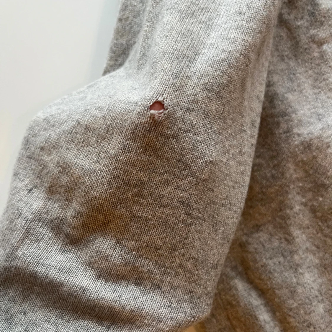 Grå kashmirhoodie från Soft Goat - 4