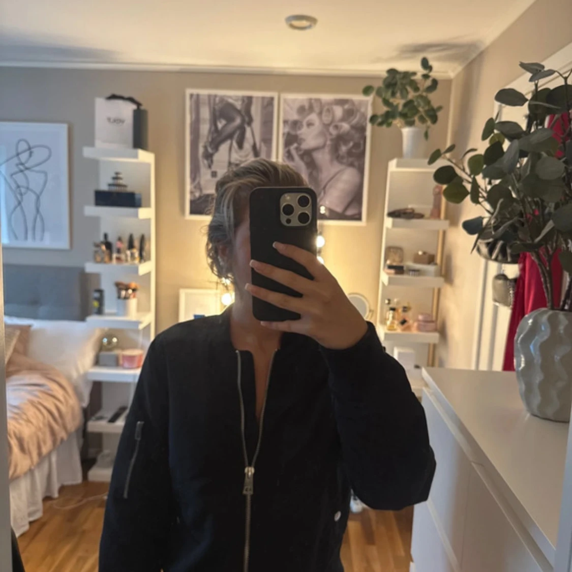 Svart bomberjacka med dragkedja - 1