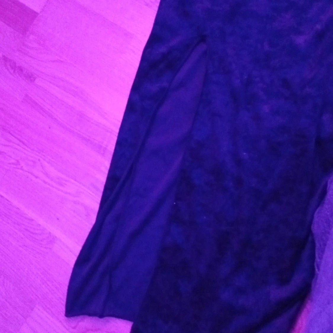 Svart långklänning med meshärmar - 4