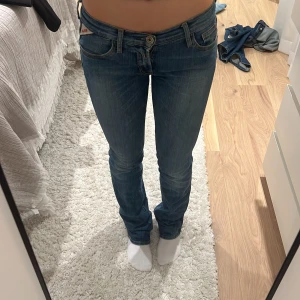 Replay lågmidjade jeans -  Jättefina jeans från Replay som liknar LTB i modellen. Skriv för mått. 
