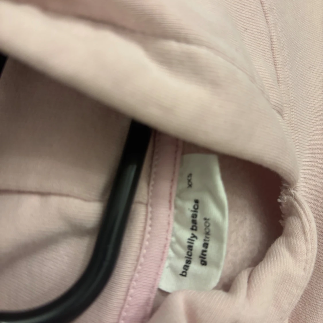 Ljusrosa hoodie från Gina Tricot - 2