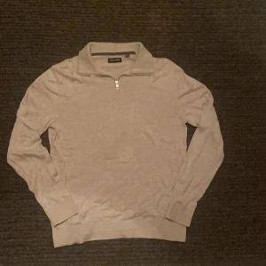 Jack & Jones tröja - Stilig tröja från Jack & Jones! Bara kontakta vid intresse. Storlek M