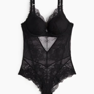 Spetsig body från H&M storlek 75A  - Helt ny och oanvänd 🌸