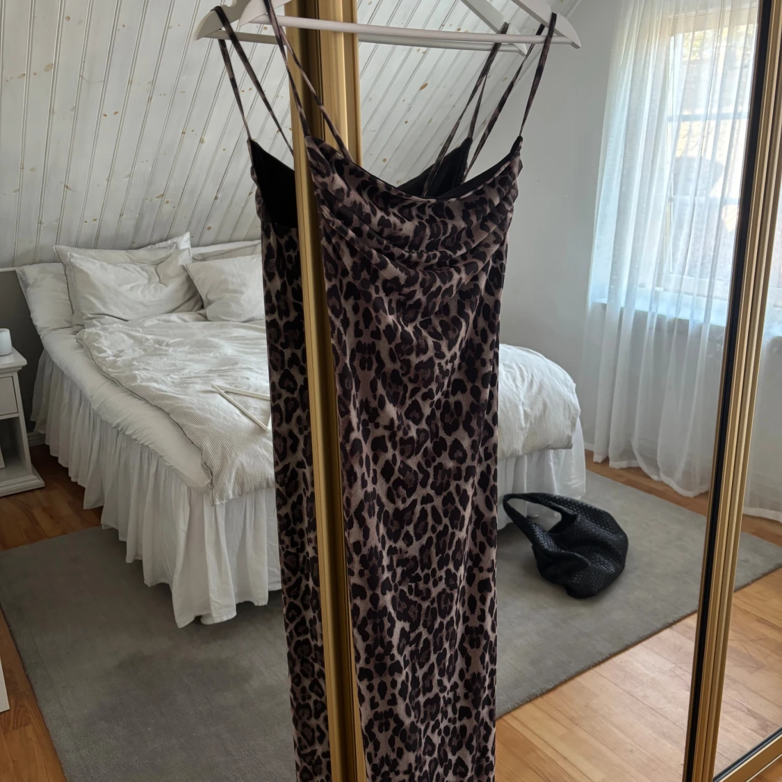 Leopardmönstrad långklänning Gina Tricot - 1