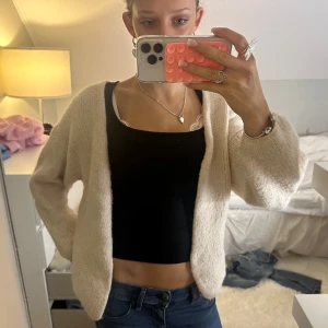 Lindex kofta beige - Så snygg beige kofta ifrån Lindex, storlek xs/s💕💕