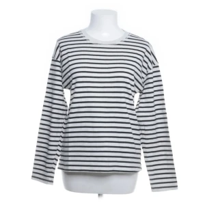 Randig tröja - Randig tröja från Zara i bra skick💞Pris kan såklart diskuteras!!