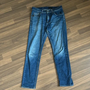 Tiger of sweden jeans 31/30 - Säljer nu ett par tiger of sweden jeans. Storleken är 31/30. Dom är riktigt snygga och passar till allt. Dom är använda ett fåtal gånger. Nypris ≈ 1400. Skriv om frågor och fler bilder.