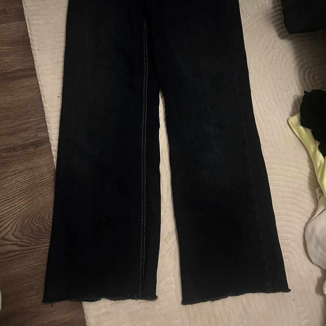 Mörkblå wide jeans från Zara - 1
