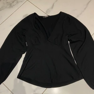Långärmad topp - Skriv till mig privat om du har några frågor!