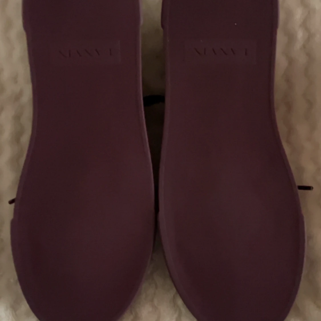 Vinröda sneakers från Lanvin - 2