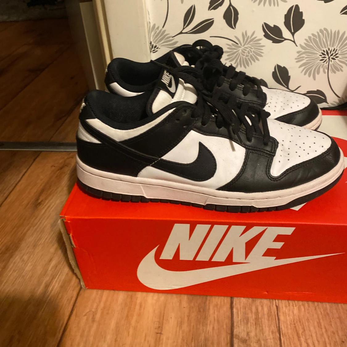 Nike Dunk Low svart/vit sneakers - 3