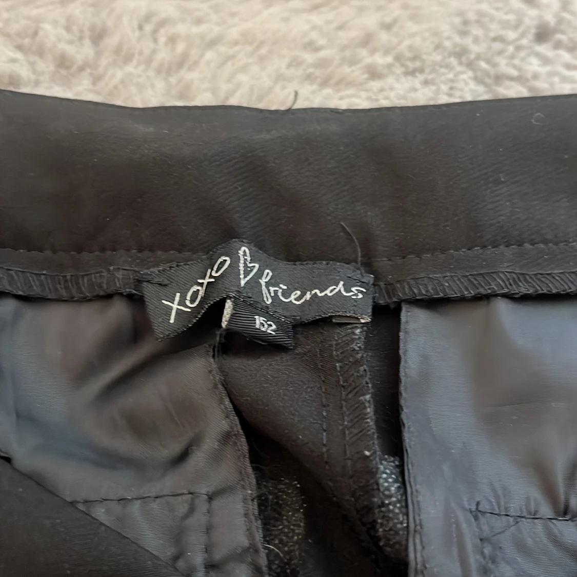 Svarta kostymbyxor från Xoxo Friends - 1