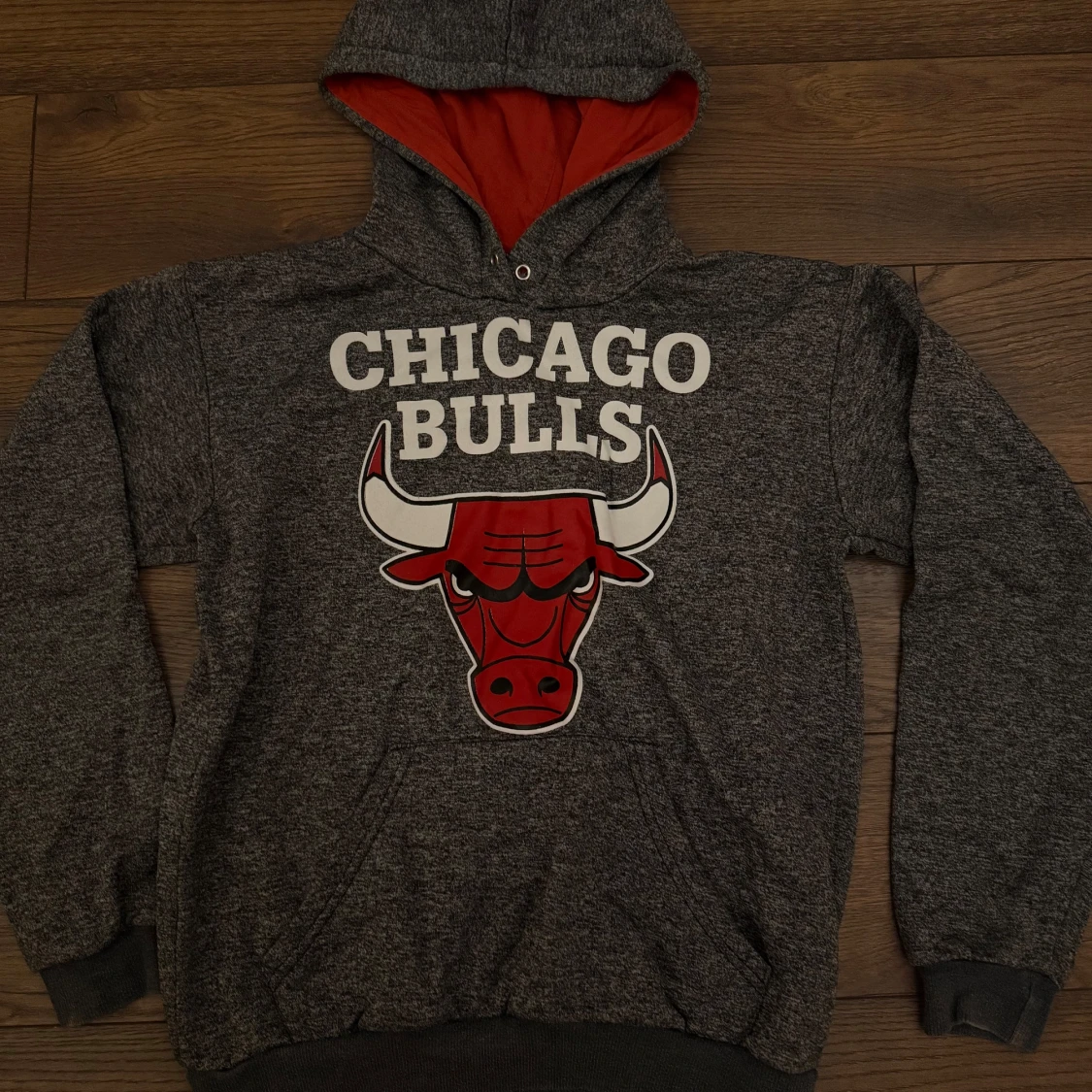 Chicago Bulls grå hoodie med tryck