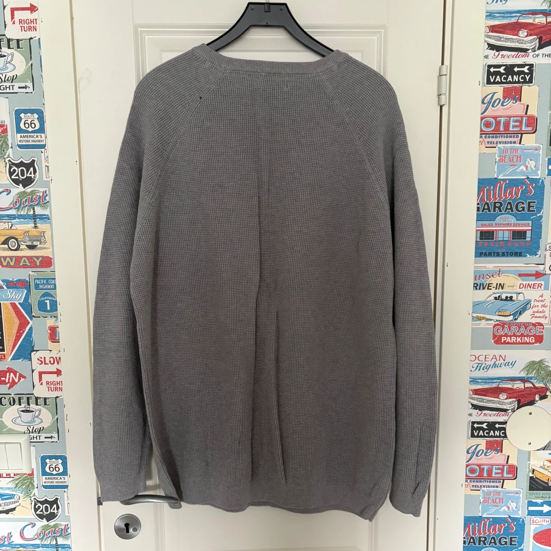 Grå stickad tröja - 1