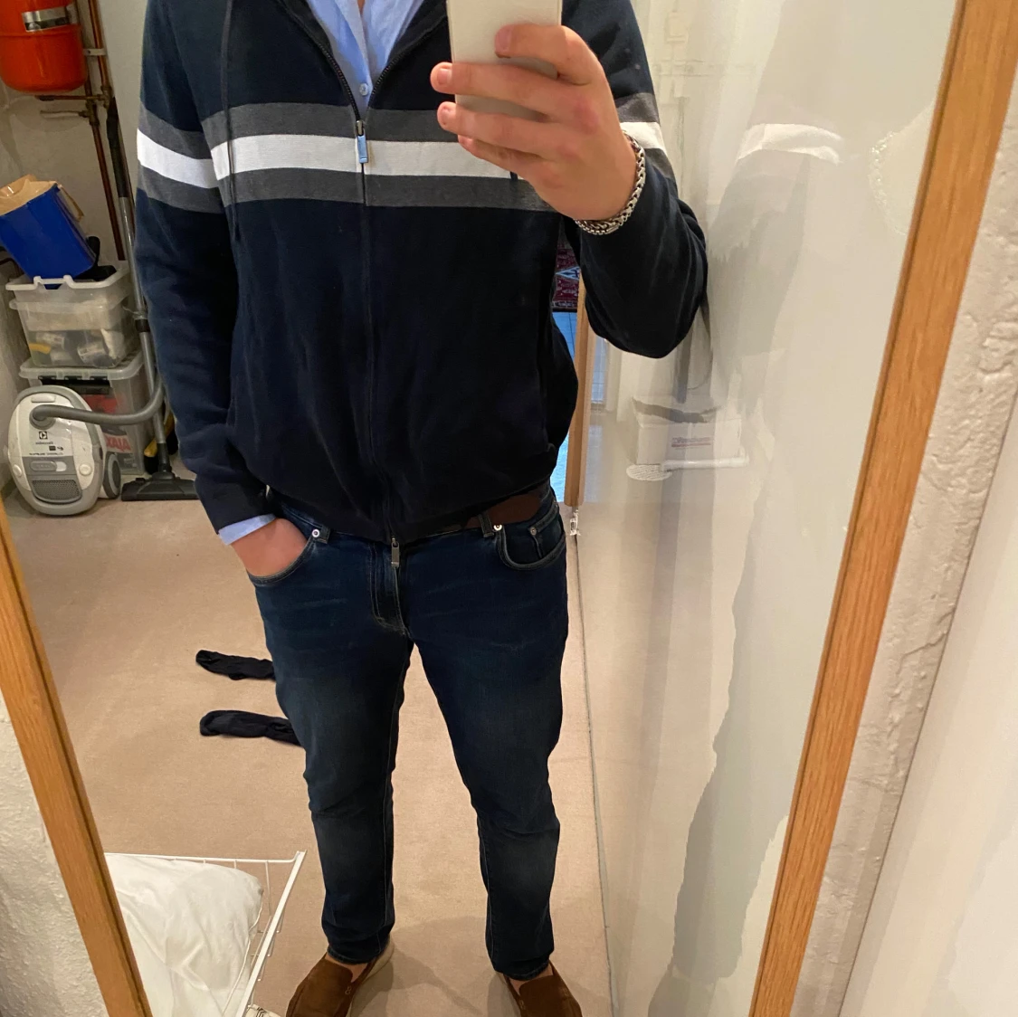 Marinblå hoodie från Massimo Dutti stickad