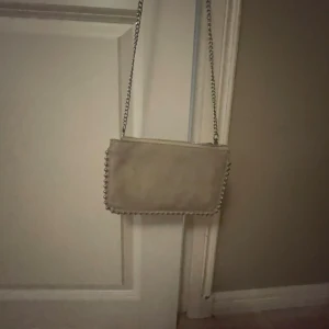 Väska ifrån Zara - Inte jätte använd! Skriv gärna prisförslag💞