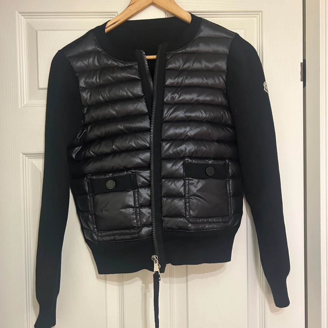 Svart pufferjacka från Moncler