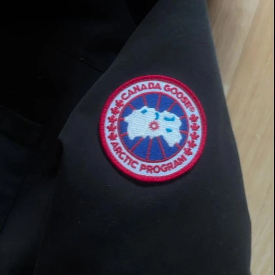 Svart dunjacka från Canada Goose M - 1