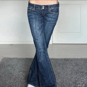 Jeans  - Super snygga jeans Midjemått- 40cm raktöver   Innebenslängd:78cm